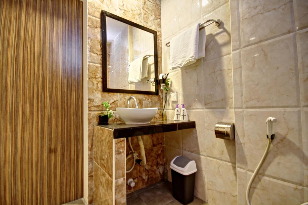 Crown -private Gasthof Dhiffushi